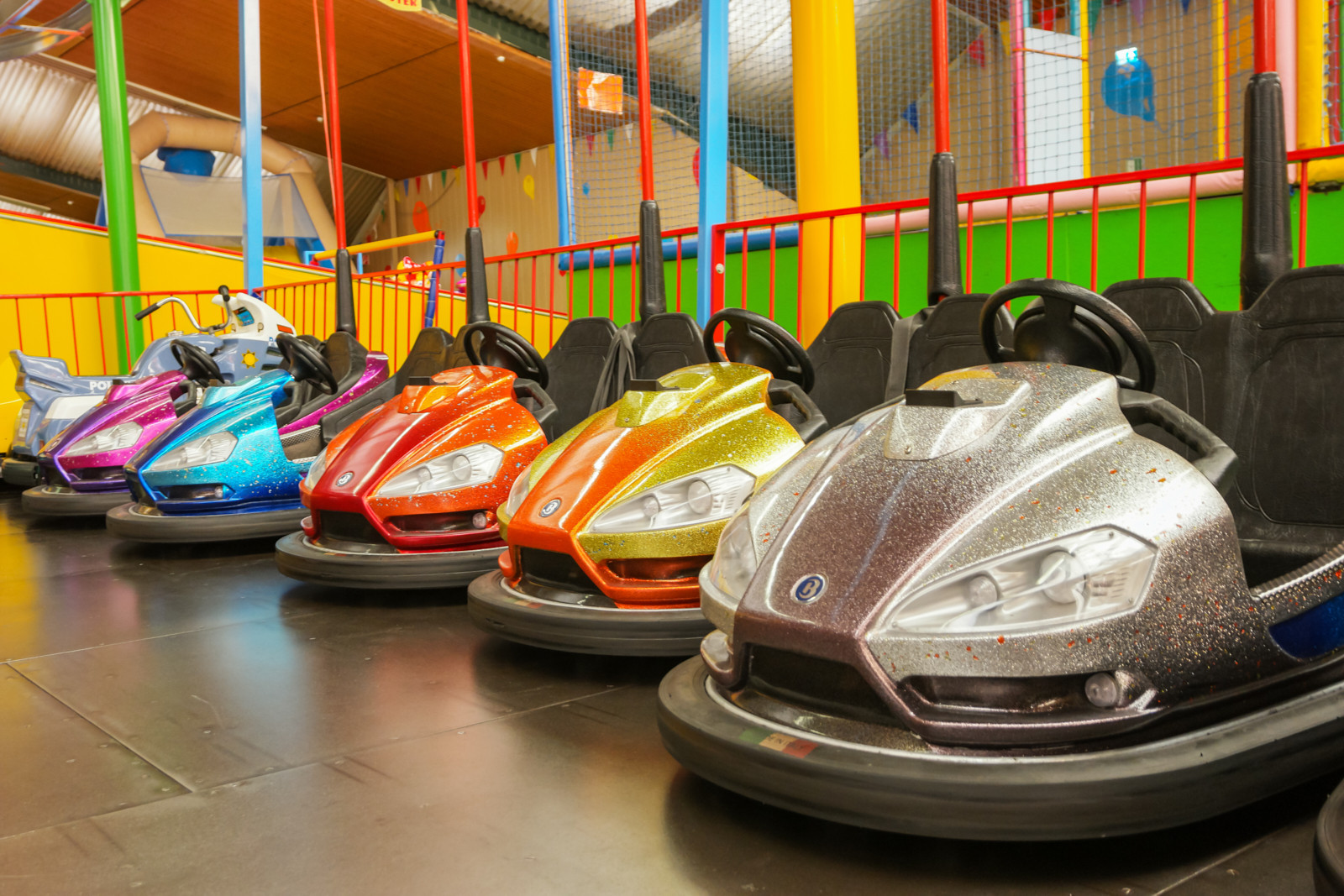 Bunte Mini-Autoscooter